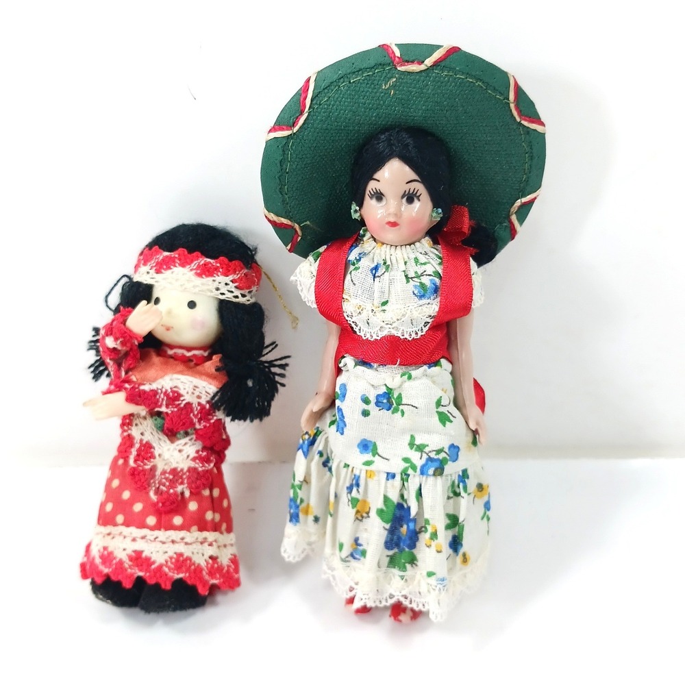 Vintage Mexican Souvenir Dolls Traditional Dress Sombrero Folk Art Set of 2